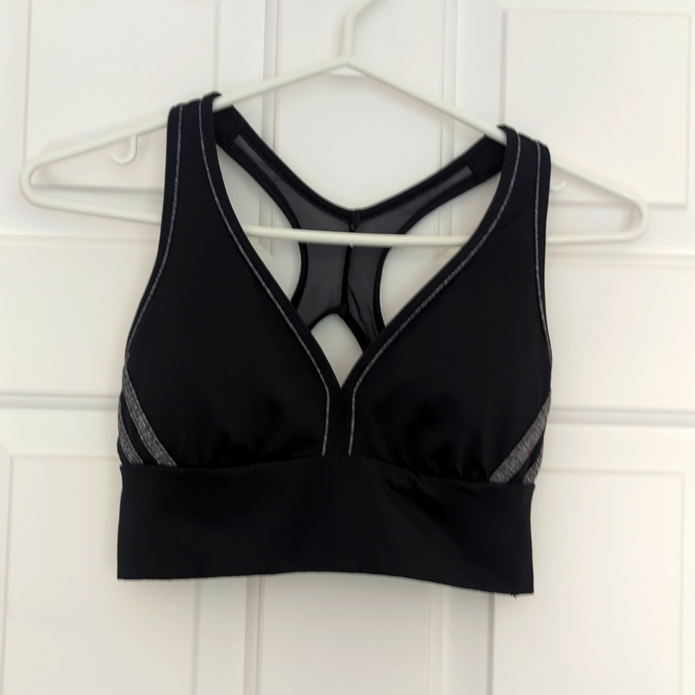 New without tags sports bra with removable inserts.
